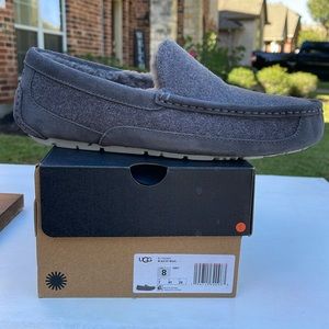 Men’s UGG Ascot Wool slipper Size 8-Grey